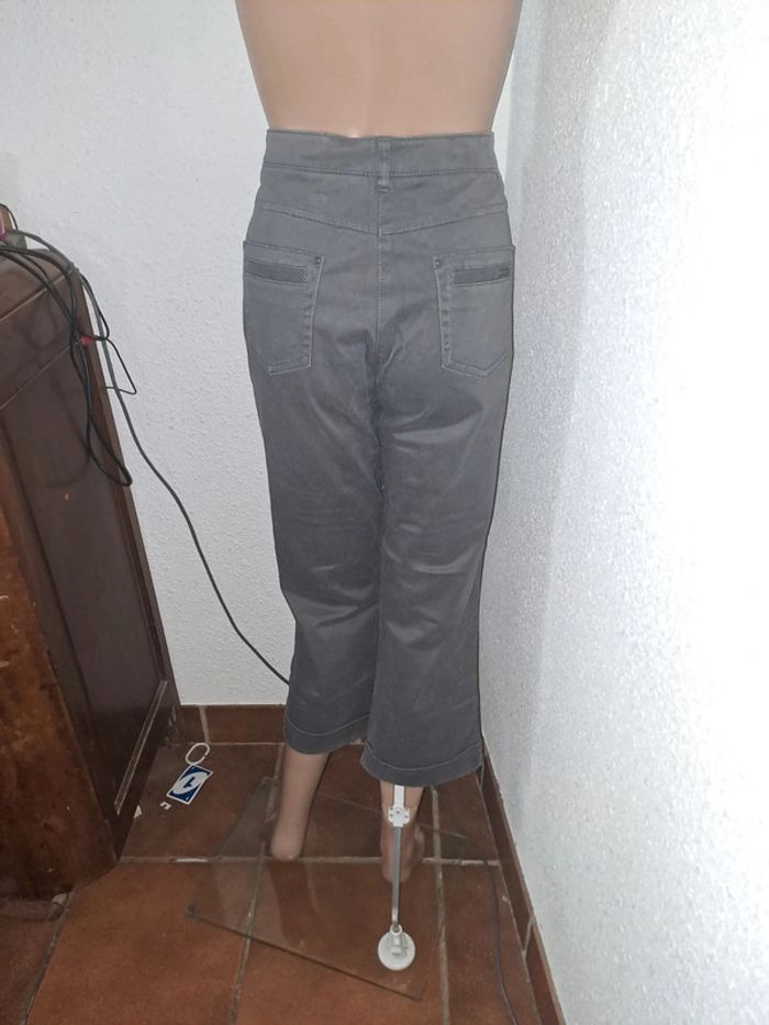 Jean femme taille 44 - photo numéro 2