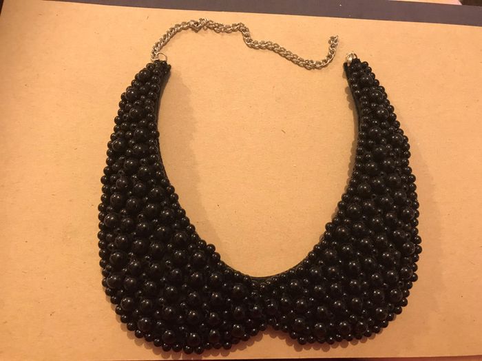 collier faux col claudine noir en perle