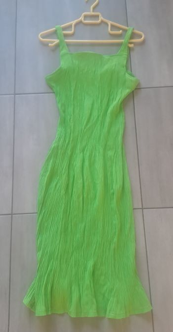 Robe légère mi longue verte Taille 40