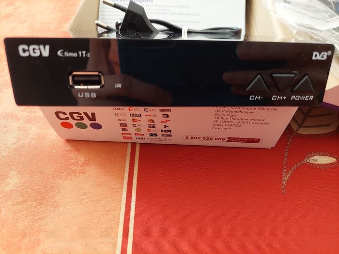 Récepteur enregistreur TNT HD - photo numéro 3