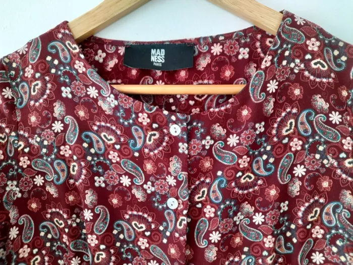 Robe longue resserrée à la taille. - photo numéro 2