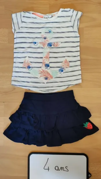 T-shirt et jupe taille 4 ans