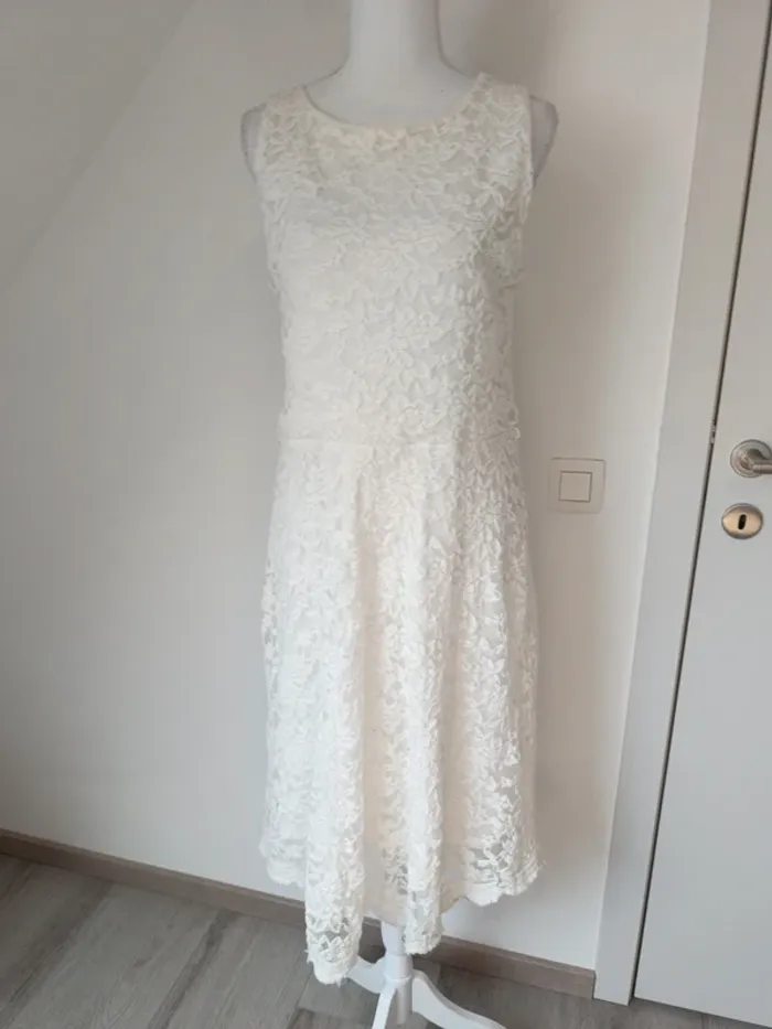🤍 Robe blanche en dentelle Cassis Collection – Taille 42