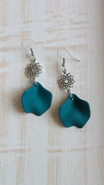 Jolies boucles d'oreilles pendantes