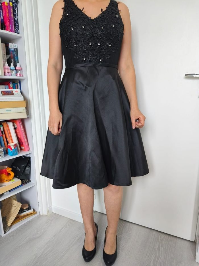 Petite robe noire - photo numéro 2