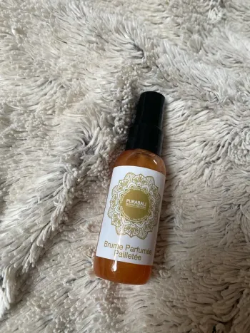 Brume parfumée à paillettes