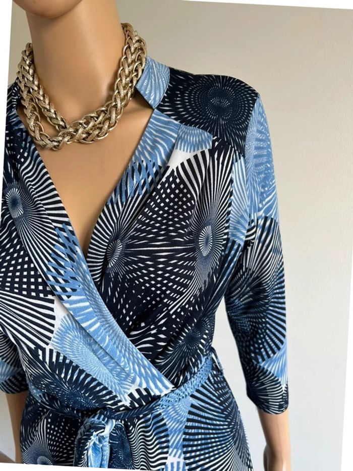 Robe imprimée bleue et blanche avec manches 3/4 Jacqueline Riu taille 38 jamais portée - photo numéro 6