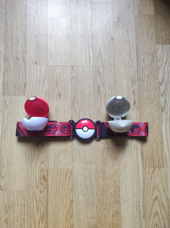 Ceinture Pokémon avec ses Pokéball - photo numéro 2