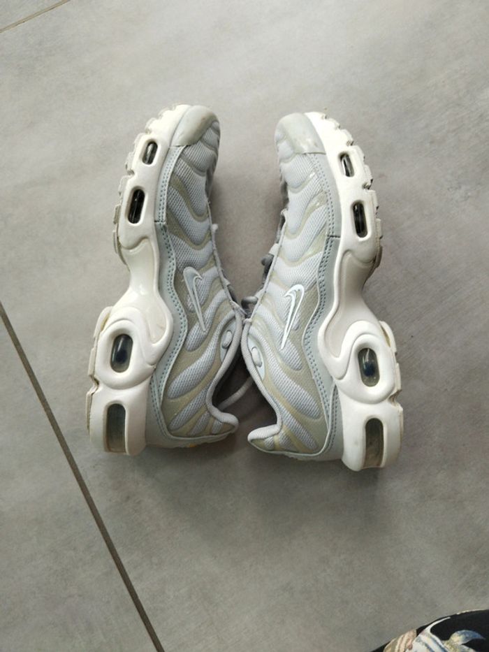 Baskets Nike air max plus TN 35,5 - photo numéro 4