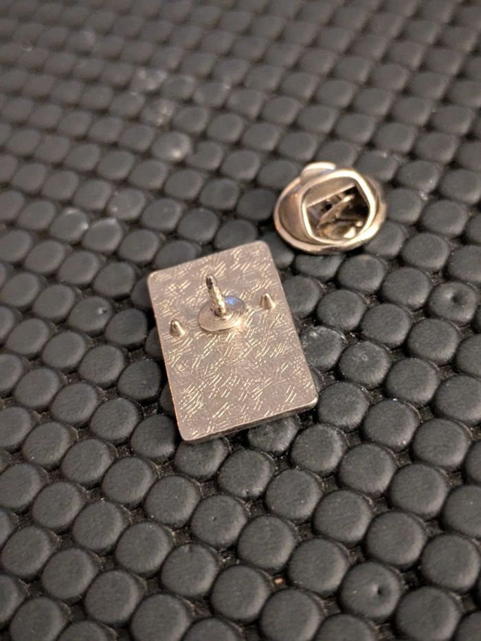 Pin's logo Ferrari - photo numéro 3