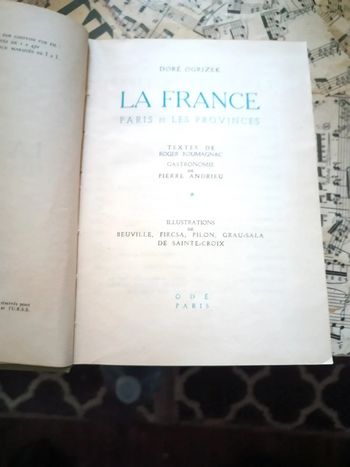 Paris La France et les Provinces édition Odé 1944