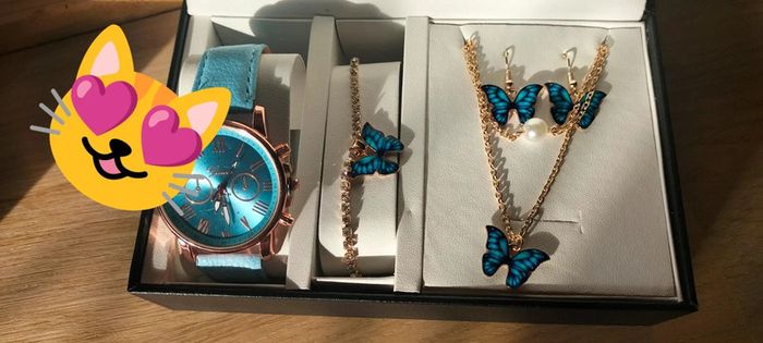 Parure bleu papillon 4 pièces montre, bracelet, collier et boucles d'oreilles