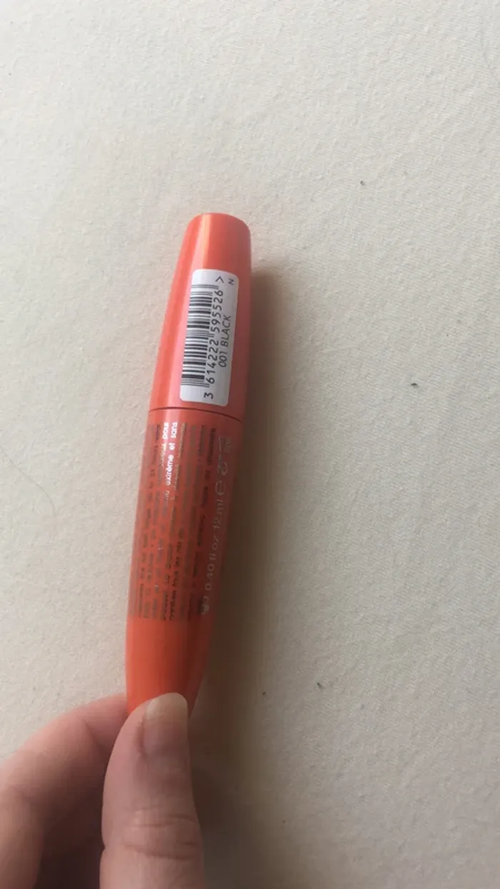 Mascara noir extrême volume et facile à l enlever - photo numéro 2