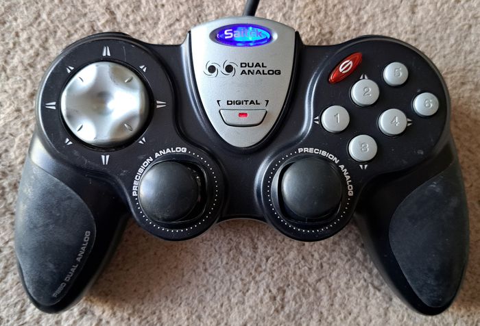 🎮 Lot de 3 manettes USB Saitek - photo numéro 5