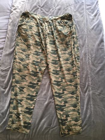 Pantalon motif camouflage