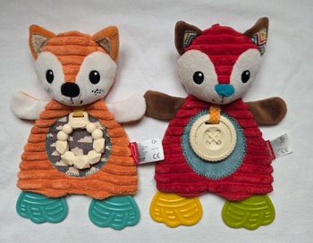 Lot de 2 doudous plat Renard orange et rouge- Dentition- Infantino