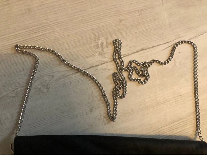 BB- Pochette de soirée/sac noire avec chaînette argentée amovible NEUVE - photo numéro 3