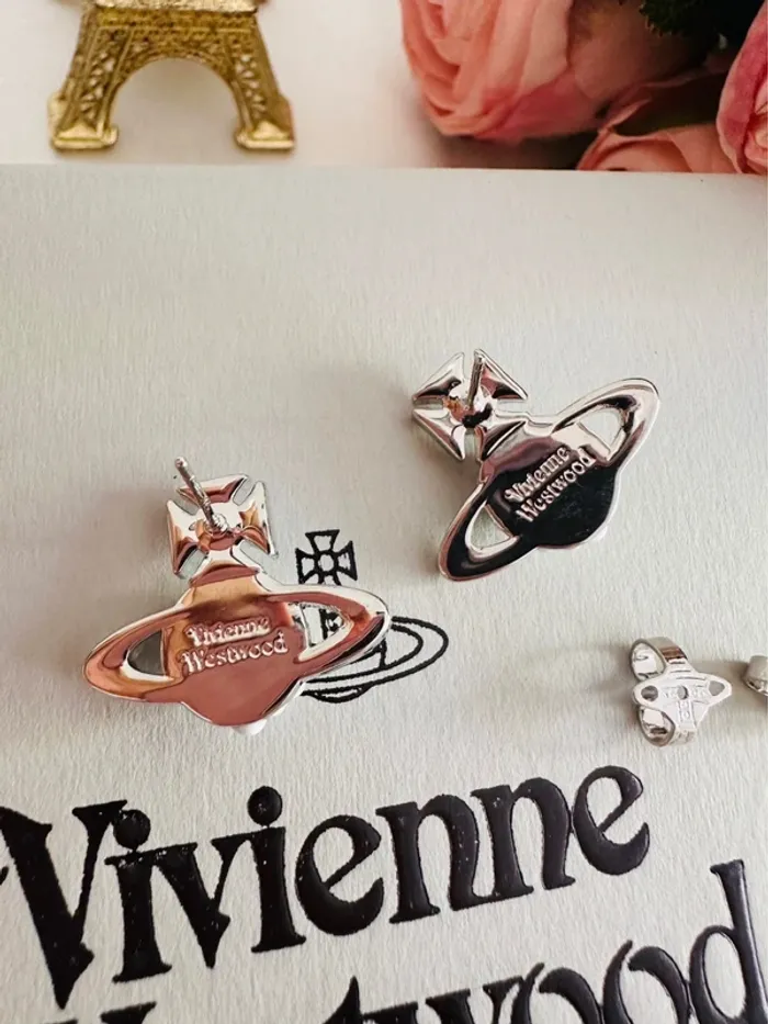 🪐Boucles d’oreilles Vivienne Westwood orbite argenté émail blanc - photo numéro 10