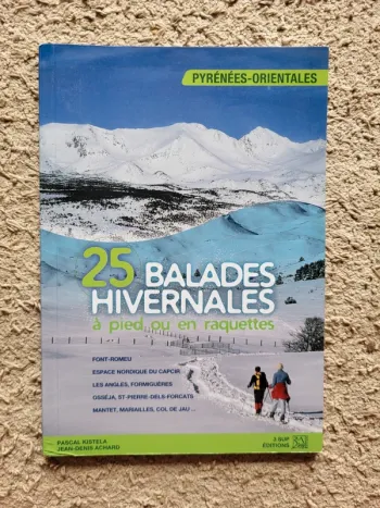 Livre "25 balades hivernales à pied ou en raquettes" - Pyrénées Orientales