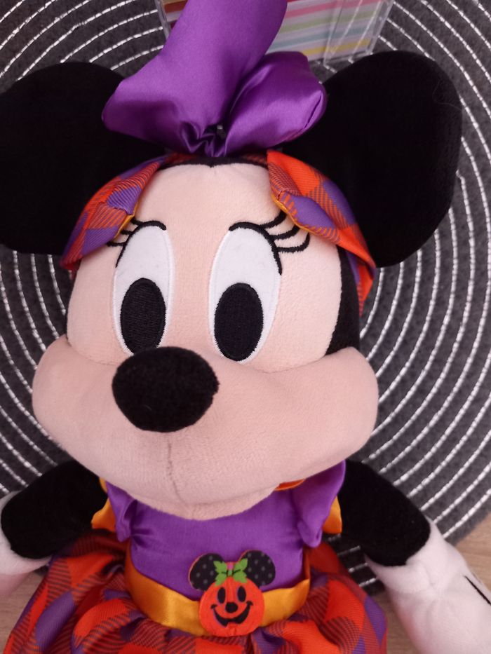 Peluche Minnie Disney store 2021 série halloween 🎃 40cm - photo numéro 4