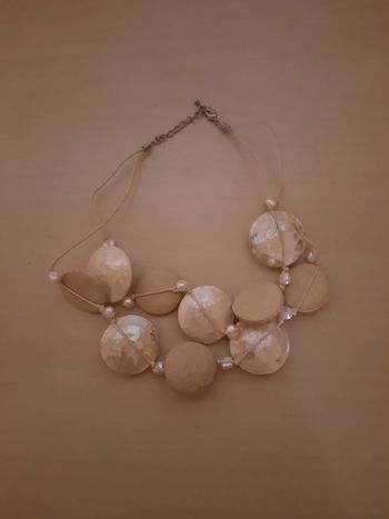 Collier ras du cou beige