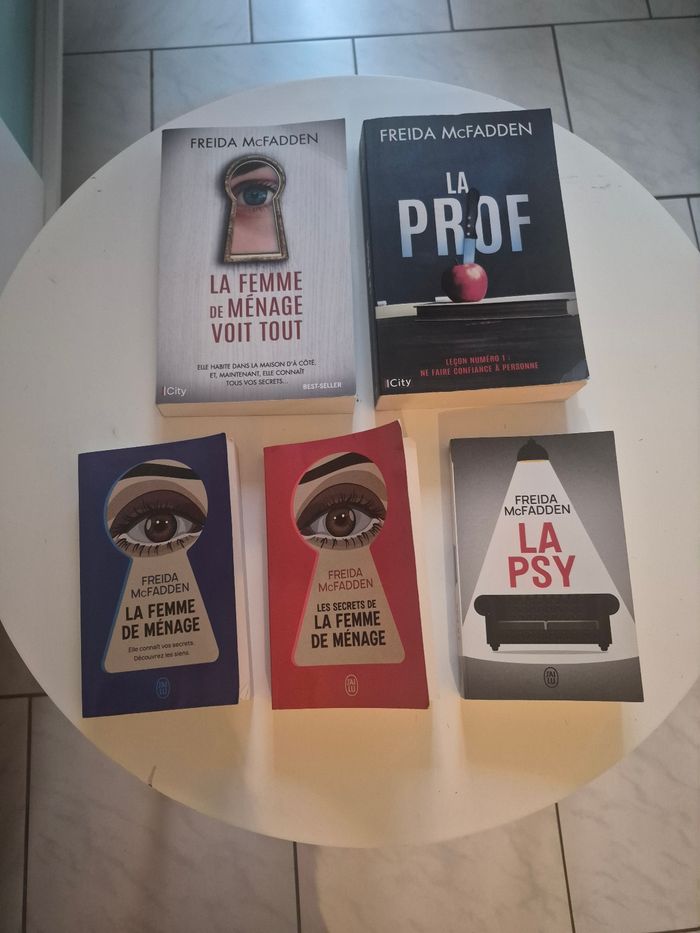 Lot de 5 livres de Freida Mcfadden : La femme de ménage, La psy, La prof