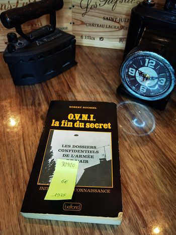 D2920 - livre "OVNI la fin du secret"