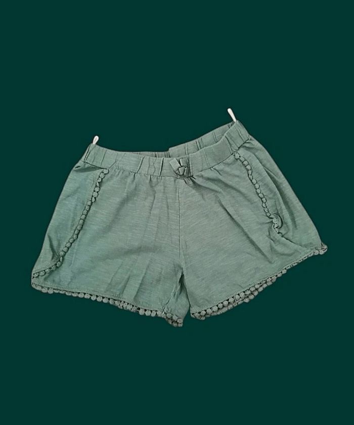 Short kaki C&A taille 10 ans