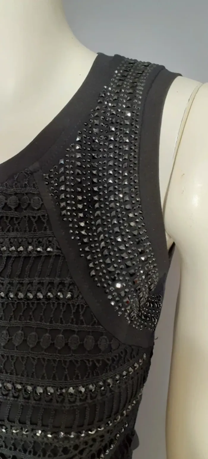 Joli haut noir avec dentelle et strass noir. - photo numéro 7