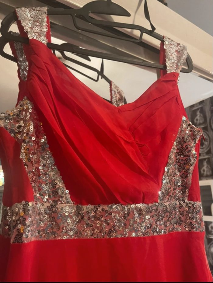 robe avec traîne 38/40 rouge et sequin argenté neuf - photo numéro 2