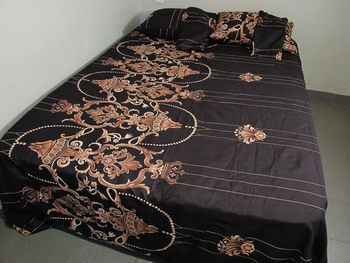 Drap de lit avec 4 taies d'oreiller