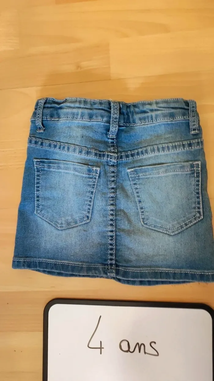 T-shirt et jupe taille 4 ans - photo numéro 4