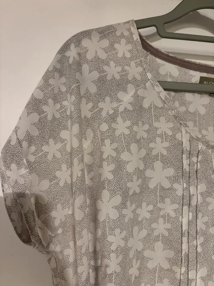 Top femme col V In extenso taille 42/44 en très bon état - photo numéro 3