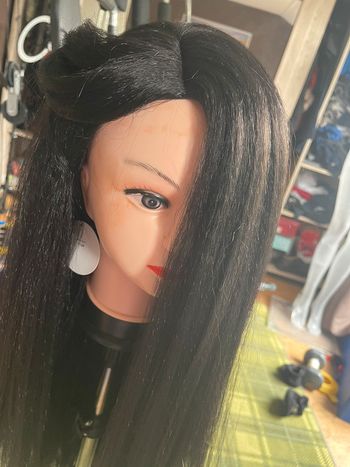 Jolie perruque cheveux yaki