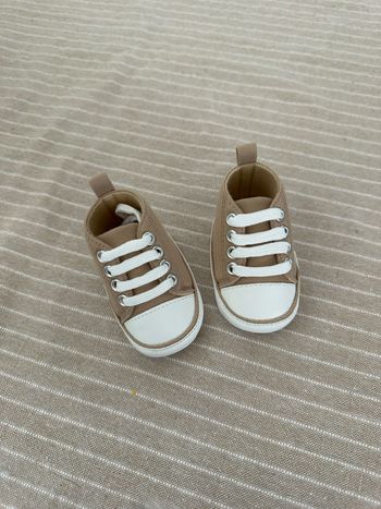 Petites chaussures bébé