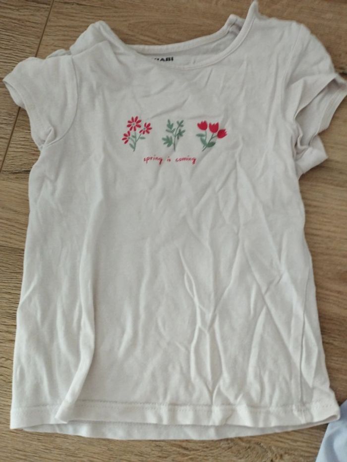 2 t-shirts fleur Kiabi - photo numéro 3