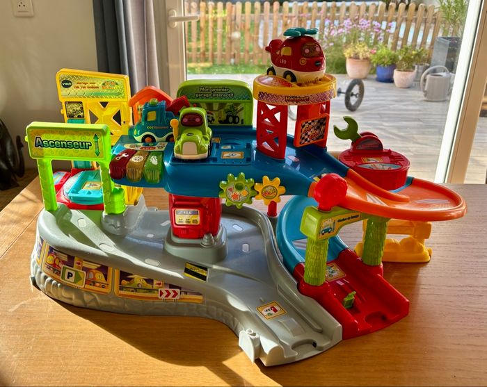 Garage Tut-Tut V-tech + 3 bolides