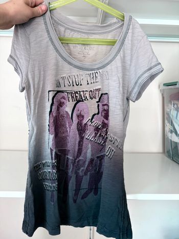 Haut gris à motif