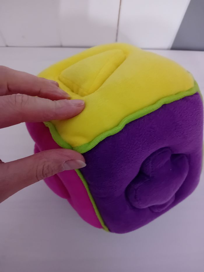 Cube  d'éveil en peluche - photo numéro 4