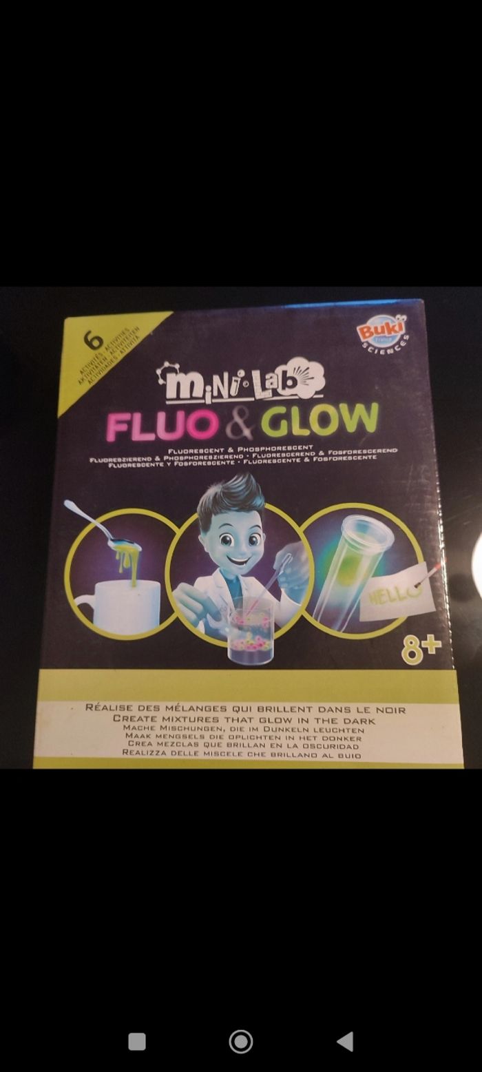 Mini Lab Fluo & Glow Buki