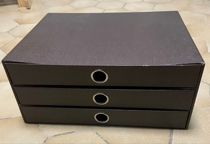 Petit meuble 3 tiroirs en carton bon état quelques défauts - photo numéro 3