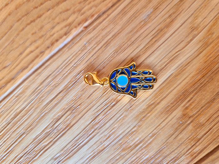 Pendentif Charm "Thomas Sabo" Main de Fatima plaqué or neuf dans blister. - photo numéro 3