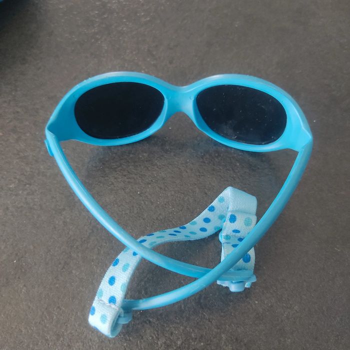 Lunettes de soleil bébé + pochette - photo numéro 3