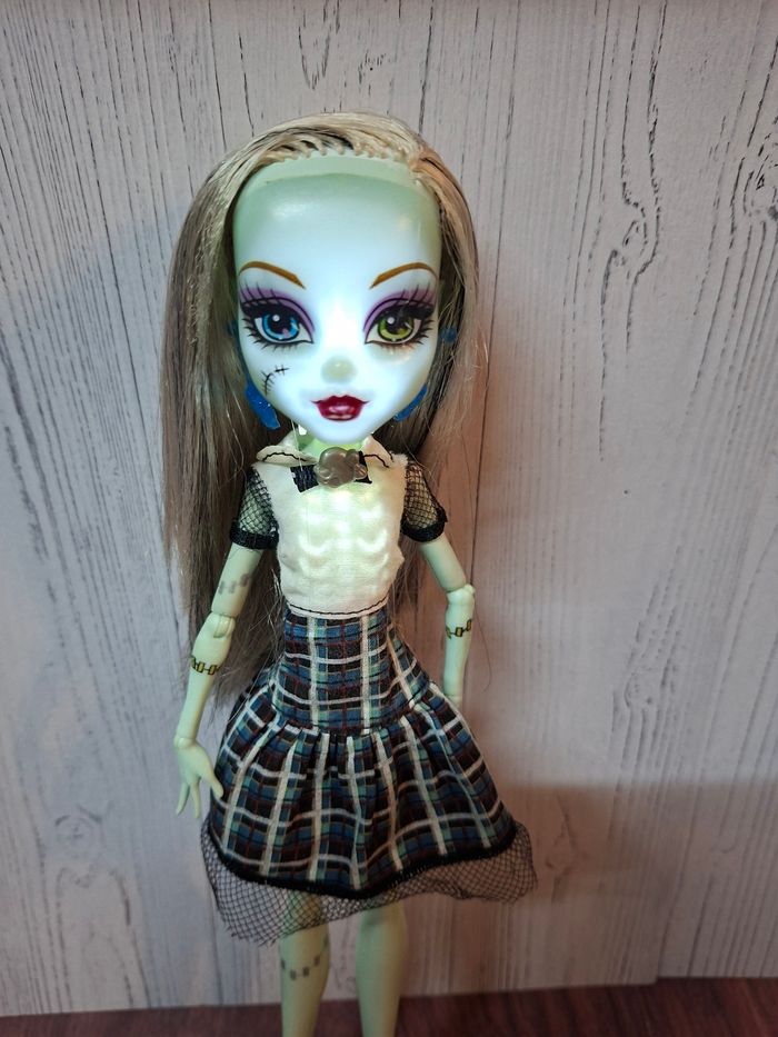 Monster high - frankie stein électrique fonctionne parfaitement - photo numéro 2