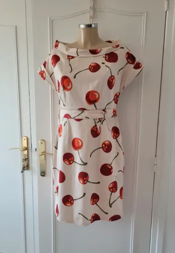 Robe Crayon Pin-Up