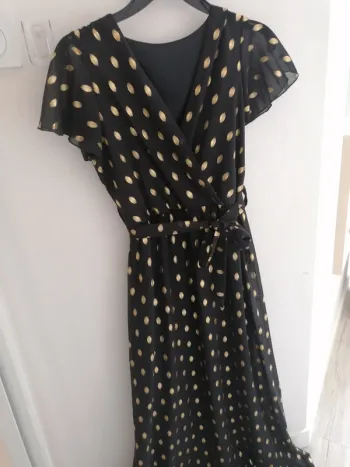 Robe longue noire à motifs doré, neuve - Taille unique