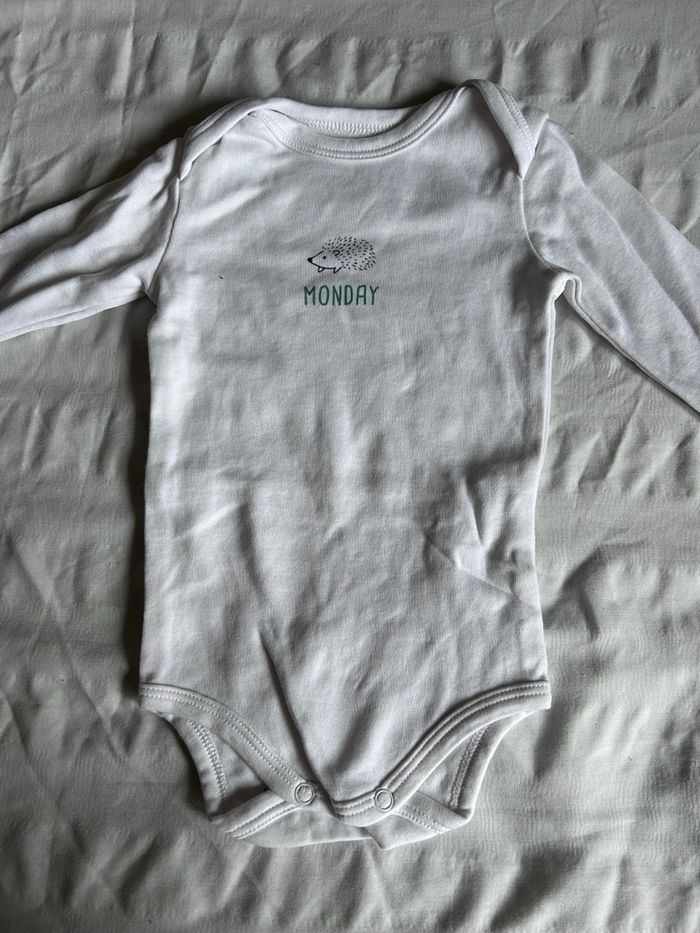Lot de 6 bodys manche longue, taille 6 mois. - photo numéro 3