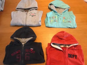 Lot 4 sweat 3 ans