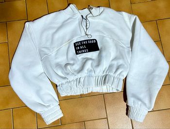 Sweat crop blanc et noir taille 14 ans kiabi 