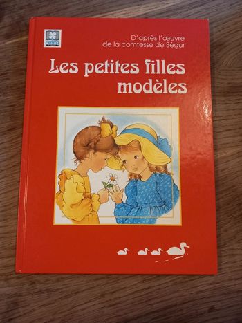 Livre les petites filles modèles
